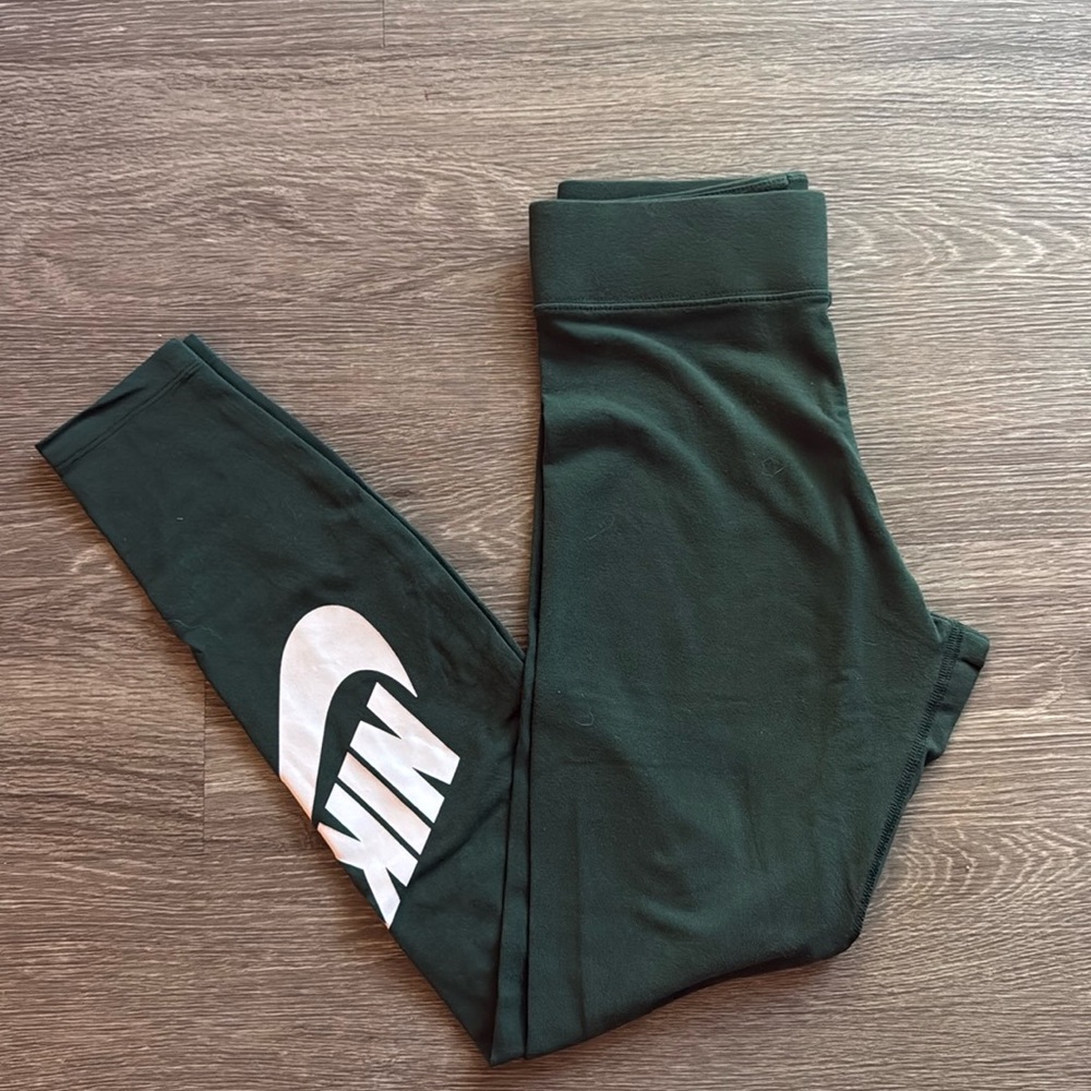 Nike Women’s High-Waisted Graphic Leggings